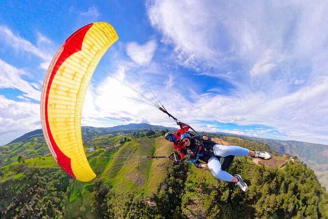 Paragliding flight in Medellin with expert pilots - The Pilot Experience: Why the Right Guide Changes Everything