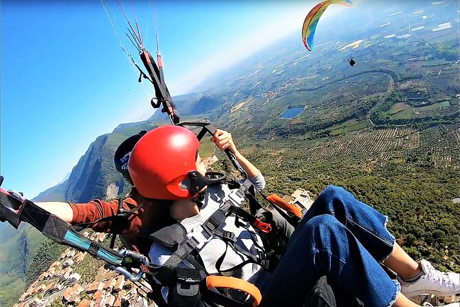 Paragliding flight over the Gardens of Ninfa - Key highlights worth planning for