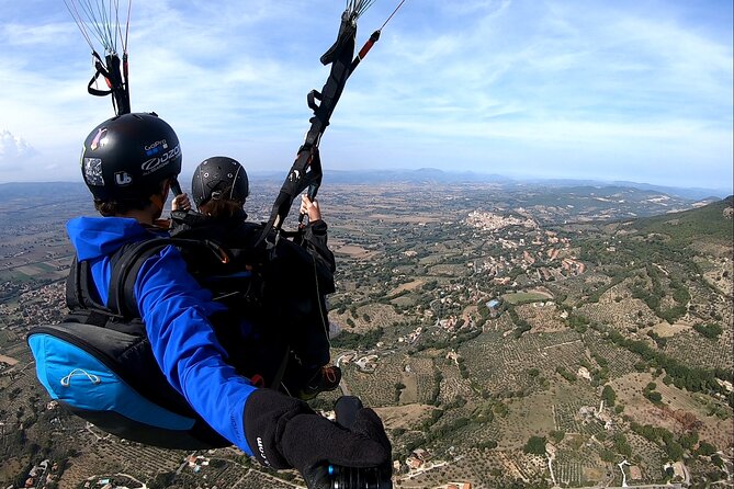 Paragliding flight over the Gardens of Ninfa - Getting to launch: meeting at Città Antica Norba near Latina Scalo
