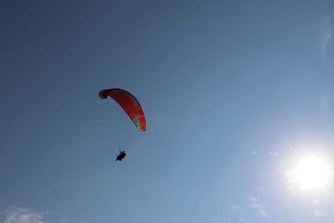 Paragliding flight over the Gardens of Ninfa - What to wear: shoes, layers, and a windbreaker you’ll thank yourself for
