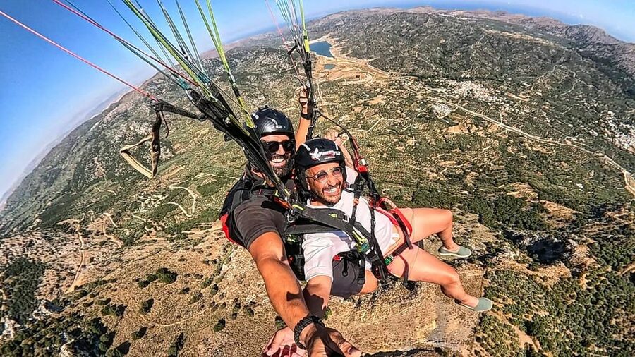 Paragliding in Chania - The languages you’ll hear: English guide plus audio in English and Greek