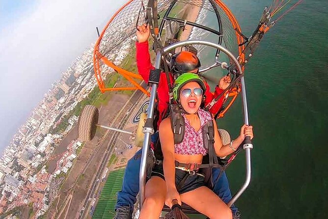 Paragliding in Lima - Costa Verde - What to Wear: Comfortable Clothes Win, but Protect Your Eyes