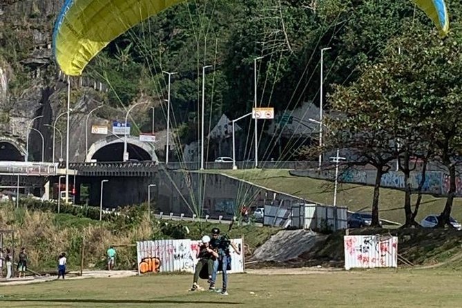 Paragliding in Rio de Janeiro - Landing at São Conrado Beach: the payoff and the reality check