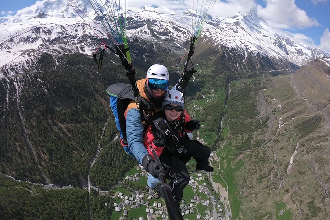Paragliding mountain flight - Safety and eco-friendly claims: how to think about them