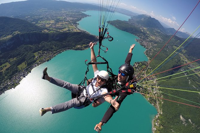 Paragliding Performance flight over the magnificent Lake Annecy - Meeting point reality: finding Route du Pont Monnet in Doussard