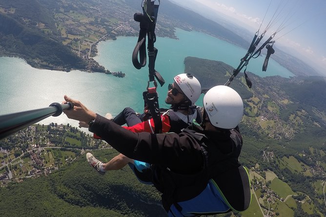 Paragliding Performance flight over the magnificent Lake Annecy - What happens during the ~1-hour experience (and where the magic moments are)