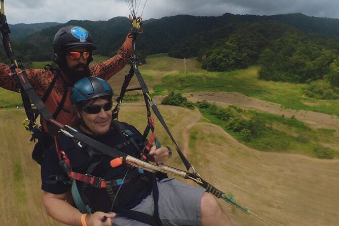 Paragliding tandem flight 1.500 ft & up - Stop 1: Jaco Beach and what happens before you lift off