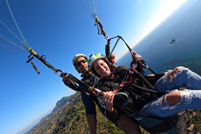 Paragliding Tandem Flight in Corfu - Above the west coast: How the stops shape your 10–15 minutes