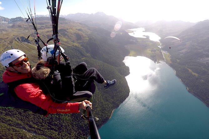 Paragliding Tandem Flights in Engadin - Landing Back by the Meeting Point: Why the Wrap-Up Matters