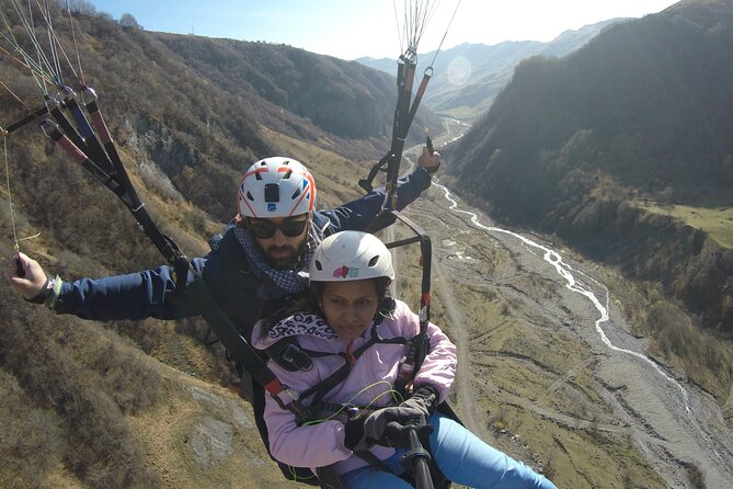 Paragliding tandem flights in Georgia - Your Pilot’s Style: Professional, Friendly, and Guest-Focused
