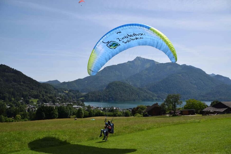 Paragliding Tandem in Salzkammergut / Sound of Music Flight - The Views You’ll Focus On: Shoreline, Islands, Falkensteinwand