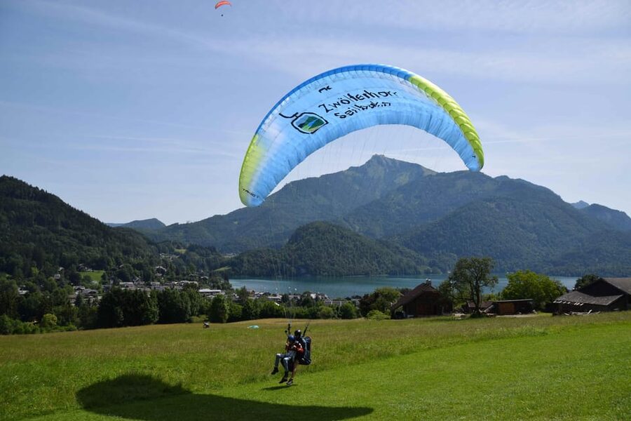 Paragliding Tandem in Salzkammergut / Sound of Music Flight - Meet Your Pilot: Clear Instructions and Friendly Energy