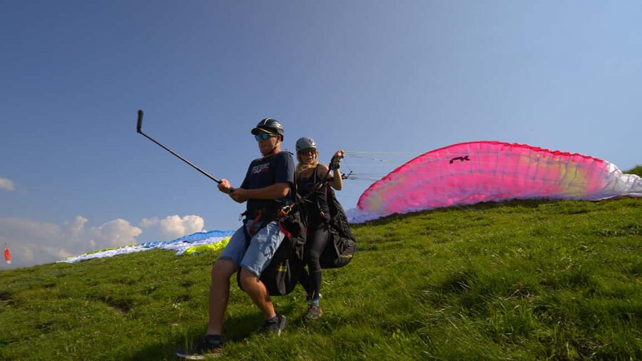 Paragliding Tandem in Salzkammergut / Sound of Music Flight - How the Safety Setup Works (And What’s Included)