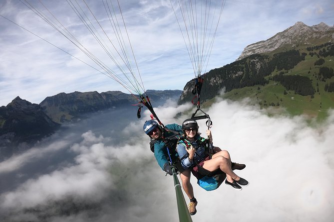 Paragliding Tandemflight Lucerne - Engelberg - From Kriens and Pilatus to Brunni-Bahnen: how the morning runs