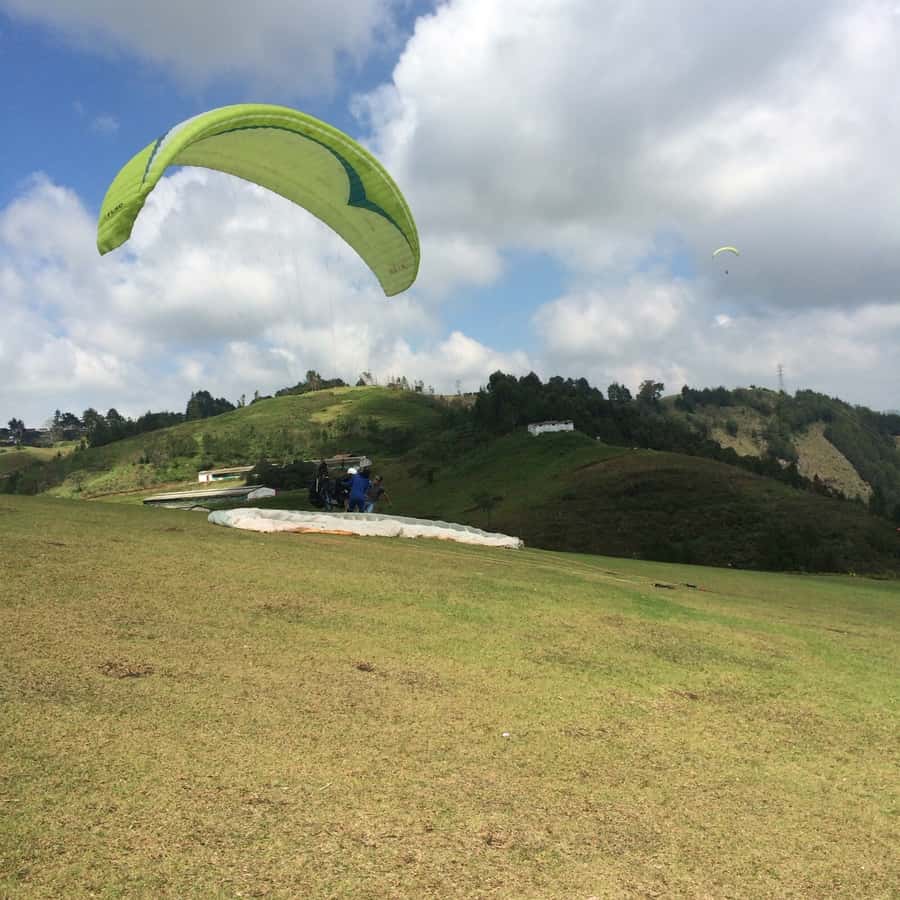 Paragliding the Andes from Medellín - The 20-minute parasailing-style flight: what you actually feel