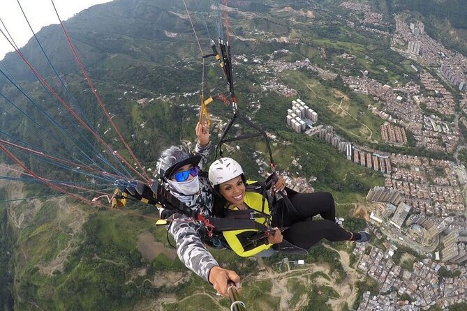 Paragliding Tour from Medellin with Transportation and Videos HD - Tandem Paragliding Over Medellín: How It Stays Safe