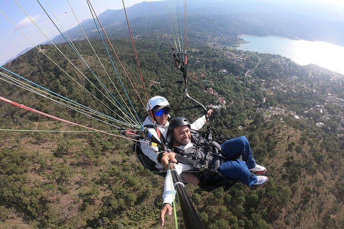 Private Paragliding Flight in Valle de Bravo with Instructor - The 30-Minute Tandem Flight Over Valle de Bravo
