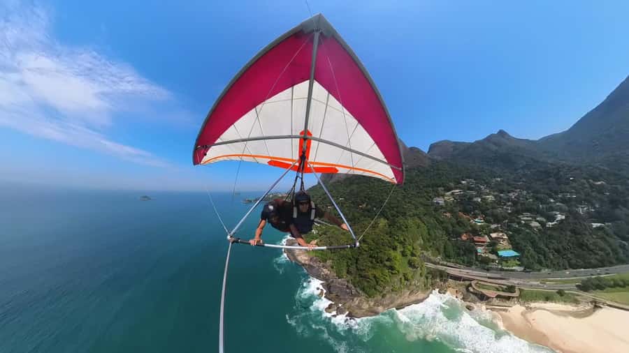 Rio de Janeiro: Hang Gliding or Paragliding Experience - Key moments that make this flight worth it