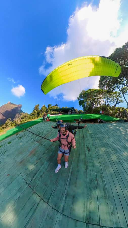 Rio de janeiro : Paragliding Tandem Flights over Rio - Safety checks and takeoff simulation before you soar