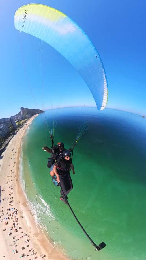 Rio de janeiro : Paragliding Tandem Flights over Rio - The 10–15 minute glide over Rio: what you’ll actually see