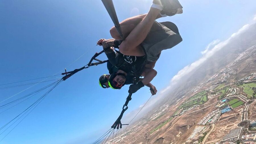 Santa Cruz de Tenerife: Acrobatic Paragliding Flight - From meeting point to takeoff: how the 2 hours play out