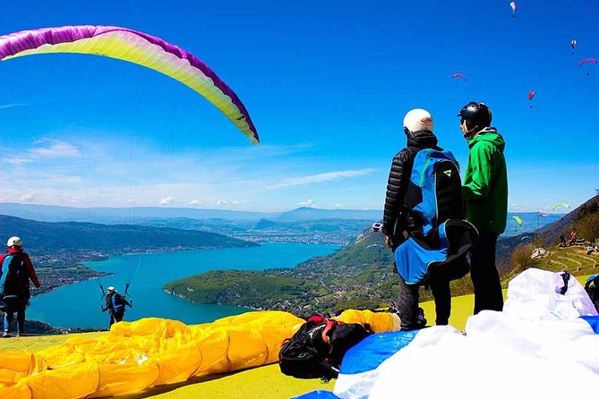Sensation paragliding flight over the magnificent Lake Annecy - Key highlights before you book