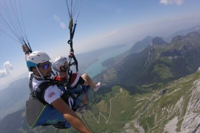 Sensation paragliding flight over the magnificent Lake Annecy - The flight over Lake Annecy: what the acrobatic sequence actually means