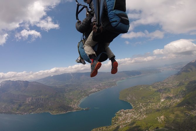 Sensation paragliding flight over the magnificent Lake Annecy - What you’re paying $144.82 for (and what costs extra)