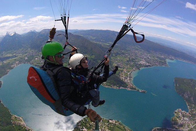 Sensation paragliding flight over the magnificent Lake Annecy - Who this experience suits best (and who might not love it)