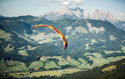 St Johann in Tirol: Tandem Paragliding - Finding the orange Mountain High flag at St. Johanner Gondel