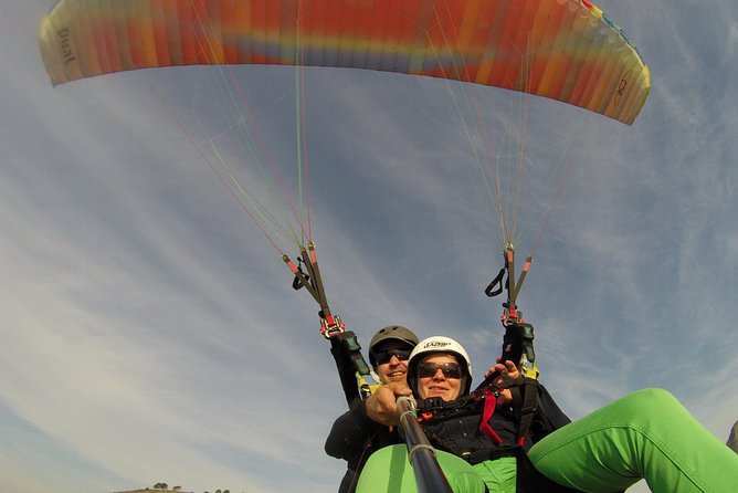 Tandem Paragliding Cape Town Experience TABLE MOUNTAIN PARAGLIDE - Where you fly: Signal Hill or Lion’s Head to Sea Point