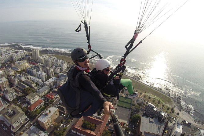 Tandem Paragliding Cape Town Experience TABLE MOUNTAIN PARAGLIDE - Safety and the instructor team: what “licensed tandem” means for you