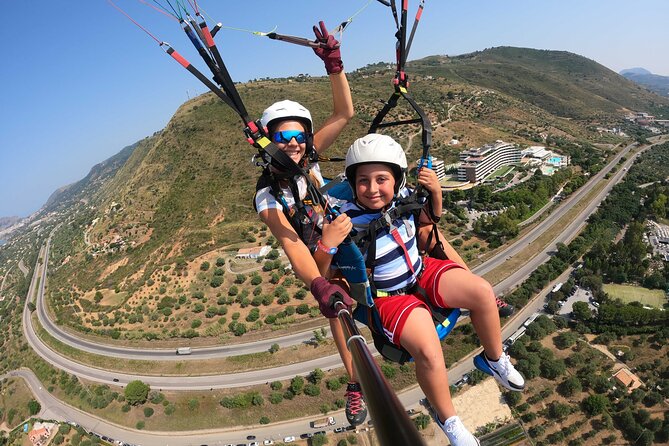 Tandem Paragliding Flight in Cefalù - From Harness to Lift-Off: What Your Hour Looks Like