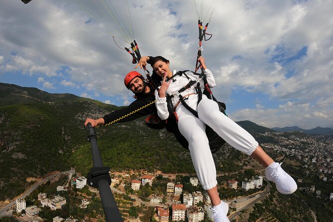 Tandem Paragliding in Alanya with Professional Licensed Pilots - Check-in, private insurance, and your pre-flight briefing