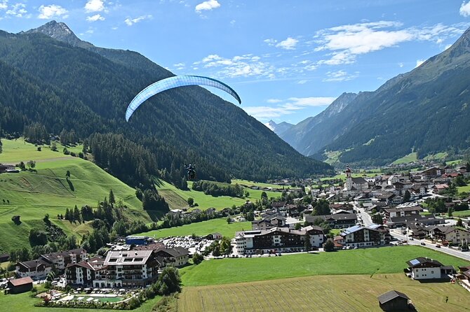 Tandem paragliding in the Stubai Valley near Innsbruck - Midflight Highlights: Glimpsing Fulpmes and the Alpine Lineup