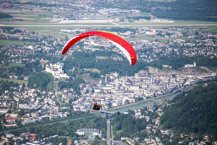 Tandem Paragliding Salzburg City - From Gaisberg to the landing spot: what happens during the 2 hours
