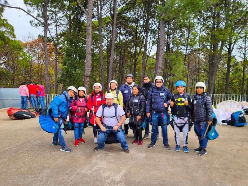 Valle de Bravo: Paragliding flight - Safety Gear, Bilingual Instruction, and the Calm Before Takeoff