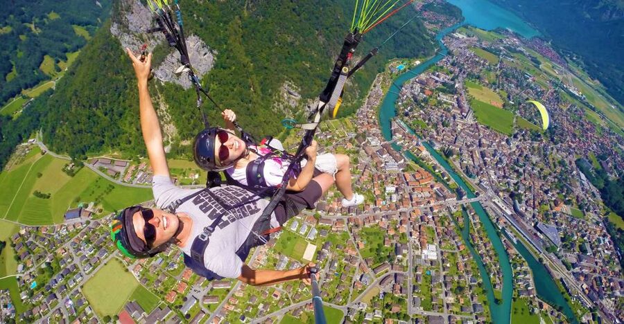 Zurich: Day trip to Interlaken incl. tandem paragliding - From Zurich to Interlaken: bus ride that actually matters